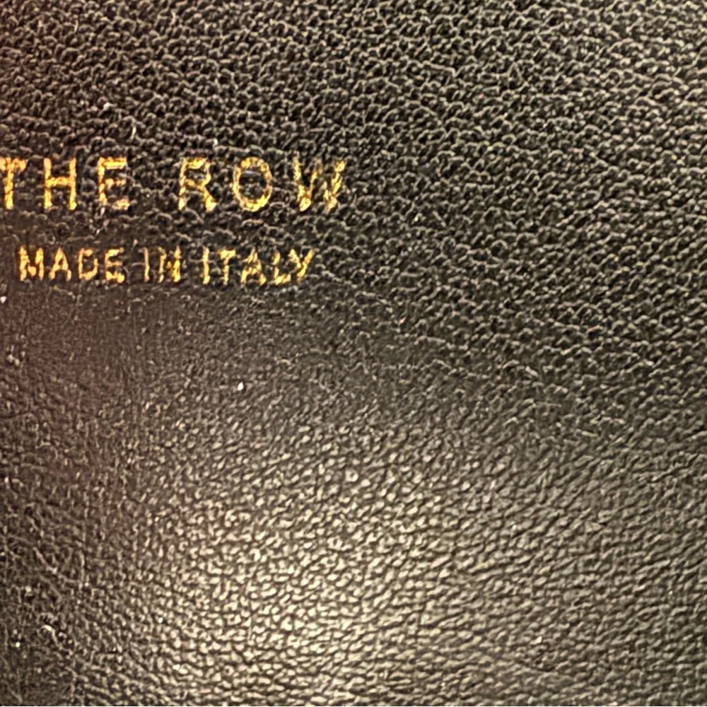 The Row knock off - Classic Black Leather Tote Bag - Structured w/ Gold Hardware - Picture 6 of 11